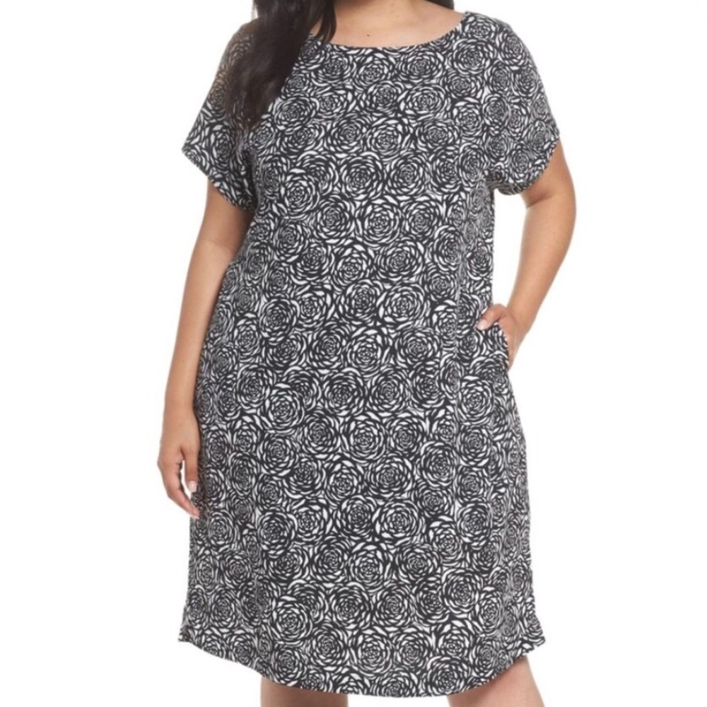 Black & White Rose Shift Dress